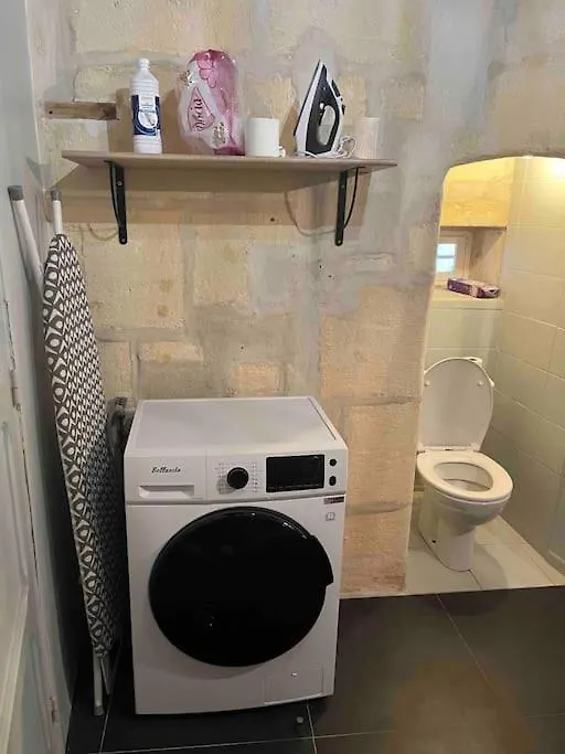 Maison De Charme Dans Le Centre Historique , Wifi Clim 6 Pers Calme Et Confort Apartment Arles 0*,  France
